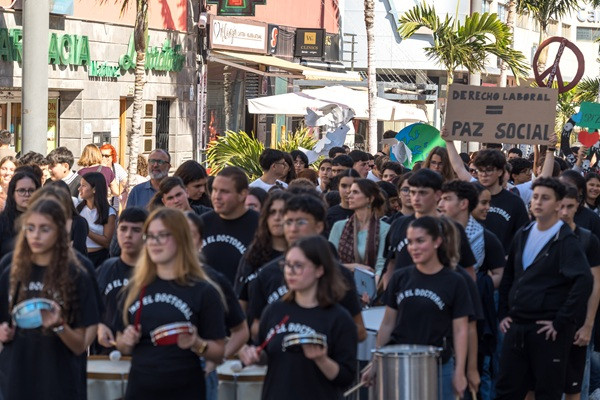 Estudiantes de Santa Lucía gritan ‘No a las guerras’ en el Día Escolar por la Paz