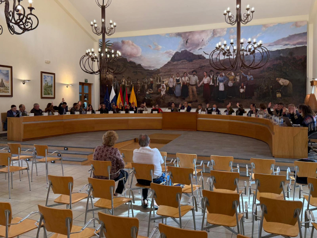 El pleno de Santa Lucía de Tirajana insta al Cabildo a la colocación de señales de tráfico que adviertan del tránsito de ciclistas en la GC-65