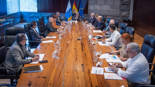 Empresarios y sindicatos apoyan el objetivo del Decreto Canarias y anuncian aportaciones para enriquecer el texto