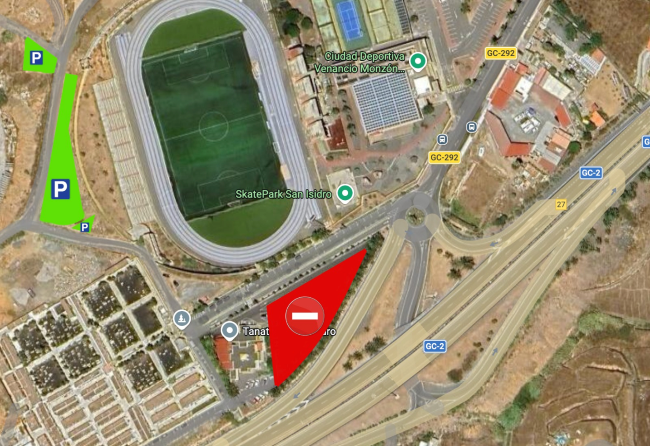 El aparcamiento del tanatorio municipal se reubica desde el miércoles debido a las obras de instalación de una marquesina fotovoltaica