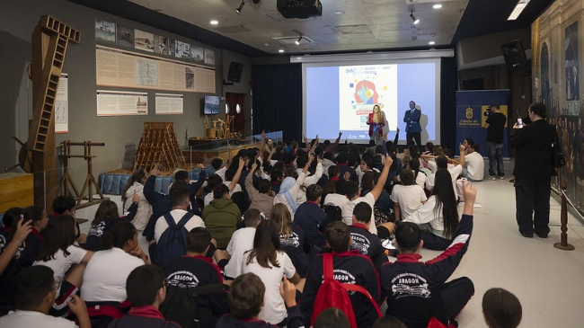 El Cabildo impulsa ante un millar de alumnos la vocación de las mujeres en los estudios científicos y técnicos