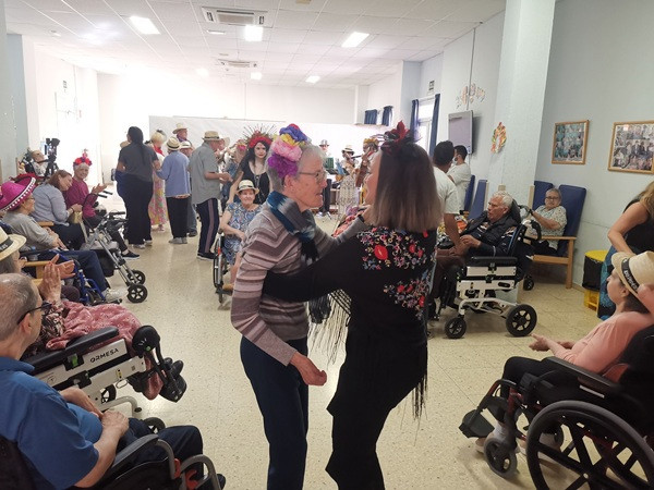 Los usuarios de la Residencia de Mayores de Agüimes viven una animada fiesta de carnaval
