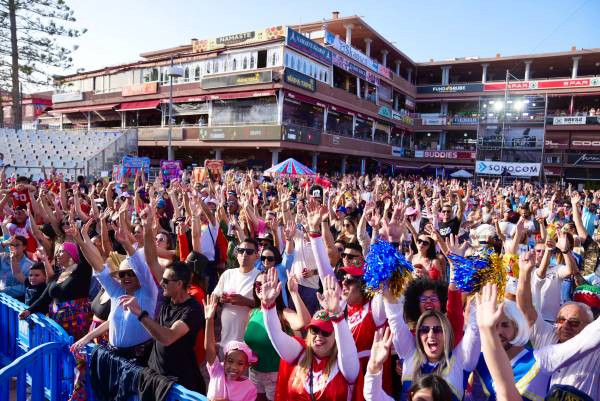 Maspalomas levanta el telón de su carnaval más familiar bajo la magia del circo