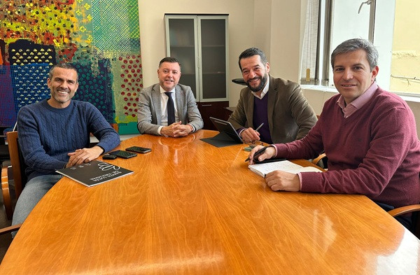 El Cabildo de Gran Canaria y el Ayuntamiento de Santa Lucía refuerzan la coordinación para mejorar la movilidad y apoyar al sector del taxi