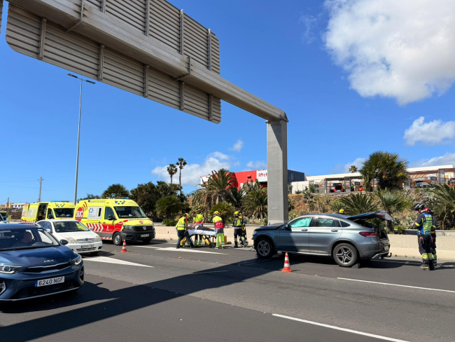 Un herido moderado en la colisión entre un turismo y una guagua en la GC-1, en Ingenio