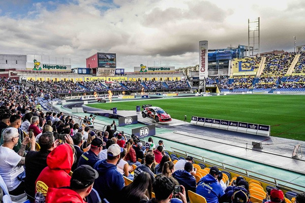 Más de 25.000 espectadores llenan la Super Especial bp Ultimate Las Palmas de Gran Canaria