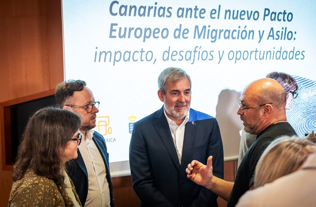 Clavijo alerta de que el Pacto Migratorio europeo puede convertir a Canarias en un “agujero negro” de los derechos humanos