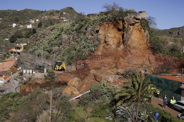 El Cabildo adjudica ocho nuevas obras de emergencia para reparar otras 12 carreteras afectadas por la borrasca Therese