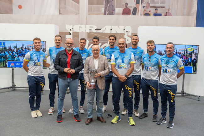 El Cabildo recibe al Club de Vóley Playa Net7 tras proclamarse campeón de la Liga Nacional
