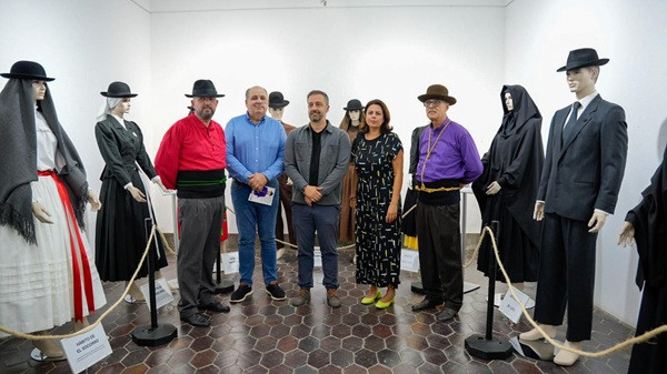 El Cabildo participa en la apertura de las II Jornadas de las Vestimentas Tradicionales con la exposición “Hábitos y Lutos”