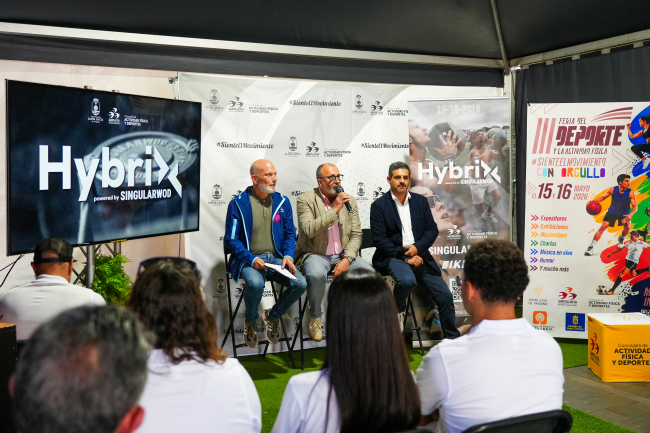 Omaira Perdomo y David Meca inauguran la Feria del Deporte con Orgullo en la Avenida de Canarias