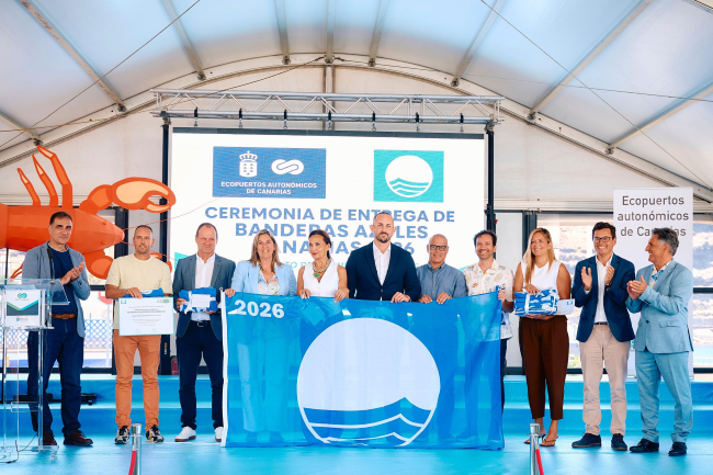 Ingenio recoge por noveno año consecutivo la Bandera Azul que ondeará este verano en la Playa del Burrero