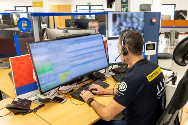 Dos heridos moderados tras la colisión de dos vehículos y el vuelco de uno de ellos en Ingenio