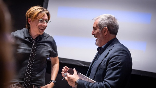 Clavijo destaca la inmensa generosidad de Daniel Comín en su afán por ayudar a otras personas con autismo