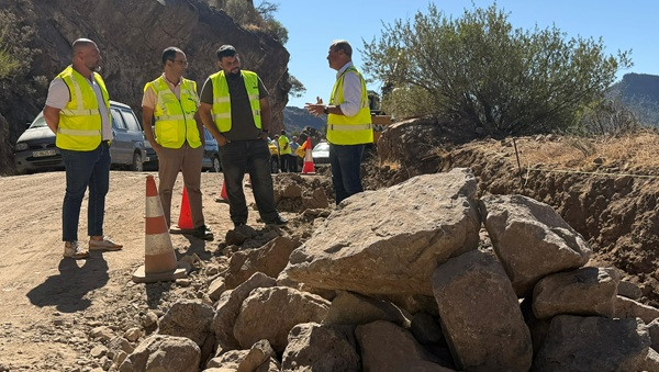 El vicepresidente Hidalgo visita con los vecinos las obras de la GC-605 en Tejeda