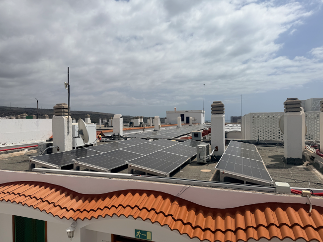 El Cabildo abona cerca de 630.000 euros en ayudas para impulsar el autoconsumo en más de 300 viviendas de Gran Canaria