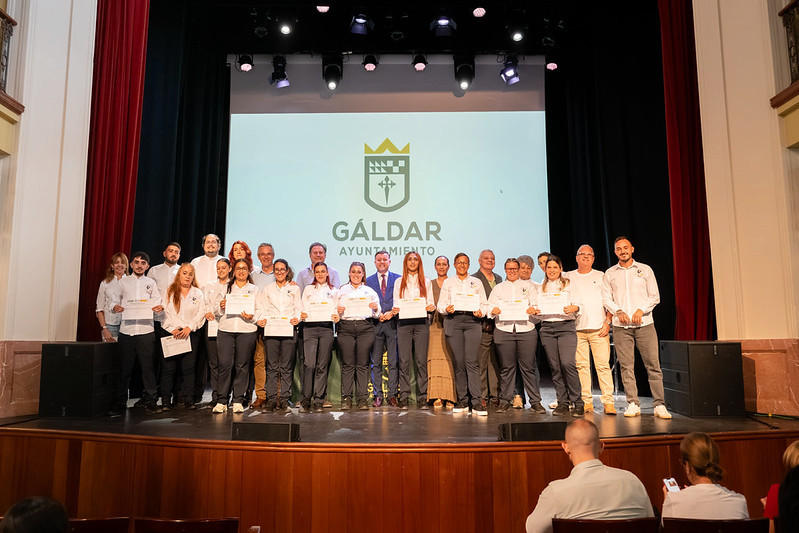 Gáldar entrega la titulación a los 75 jóvenes que concluyen los cinco PFAE del municipio