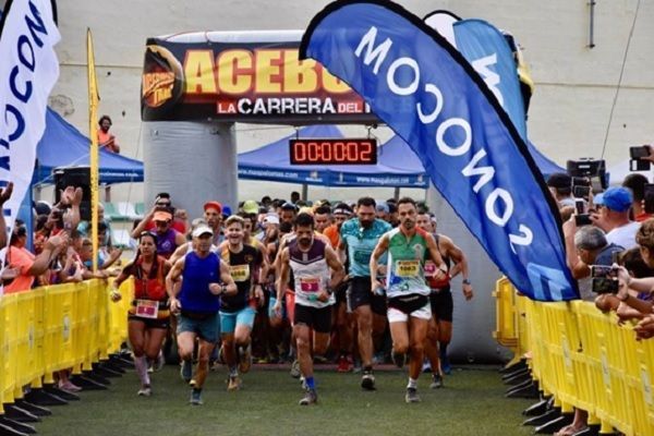 Momento de la salida de la &uacute;ltima edici&oacute;n. Fuente: Asociaci&oacute;n Cultural y Deportiva Acebuches Trail.