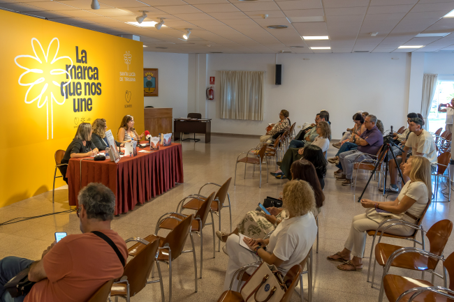 Santa Lucía de Tirajana presenta la guía ‘Tu guía en Santa Lucía’ para informar a las personas migrantes sobre servicios públicos y derechos