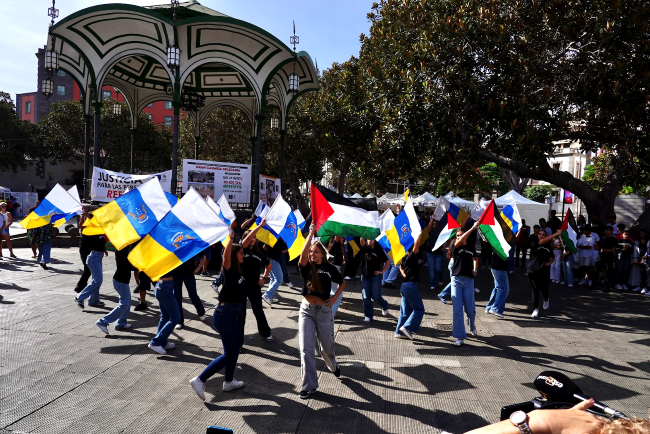 El IES Doctoral abre Gran Canaria Solidaria con una espectáculo que denuncia el genocidio en Gaza