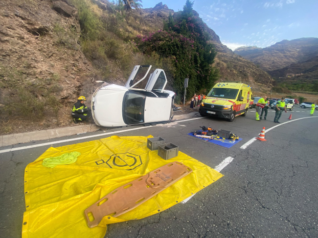 Un octogenario, rescatado tras quedar atrapado en su coche en Mogán