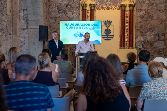 El curso escolar se inaugura oficialmente en Santa Lucía poniendo en valor el papel de los profesores y profesoras