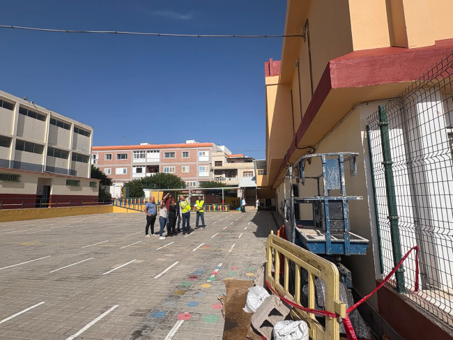 Reparada de urgencia la fachada del edificio de Infantil del CEIP Dr. Juan Espino Sánchez