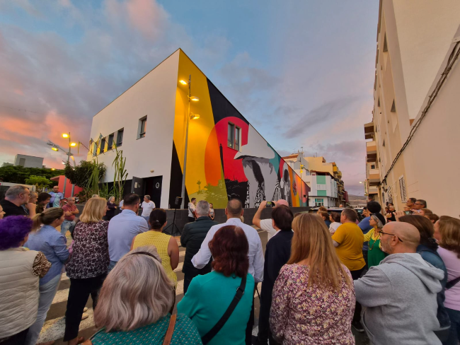 El Tablero estrena un mural de 300 m² que rinde homenaje a la historia aparcera del pueblo