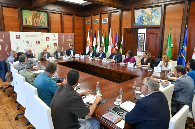 Antonio Morales: “Las islas tienen singularidades, pero también retos comunes en la defensa de su agricultura, ganadería y pesca”