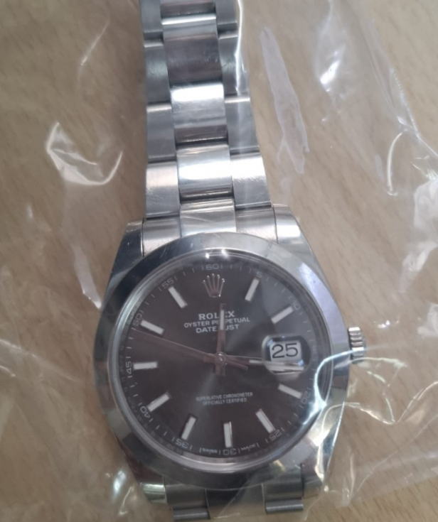 Detenida una mujer en Las Palmas por intentar vender un Rolex robado a un médico en el Hospital Insular